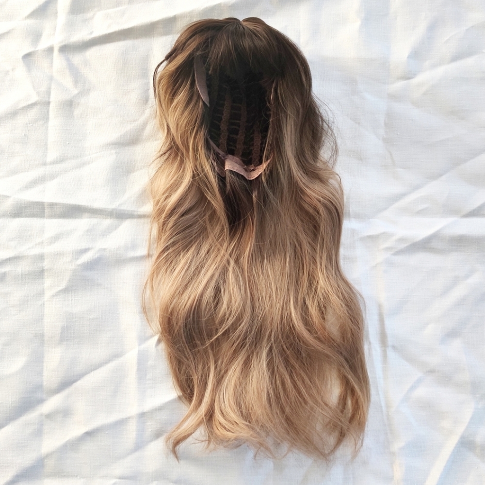 Synthetic long wavy dark brown rooted ombre honey blonde wig with bangs